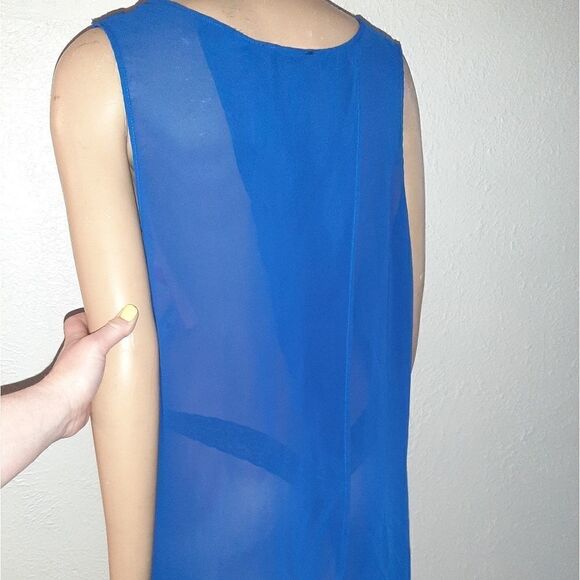 Rouge collection 2X sleeveless blue shirt w design - Picture 2 of 9